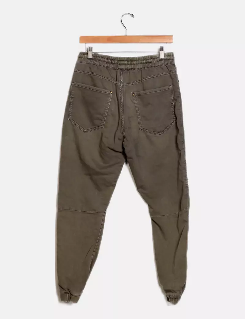 Bershka Jogger verde básico