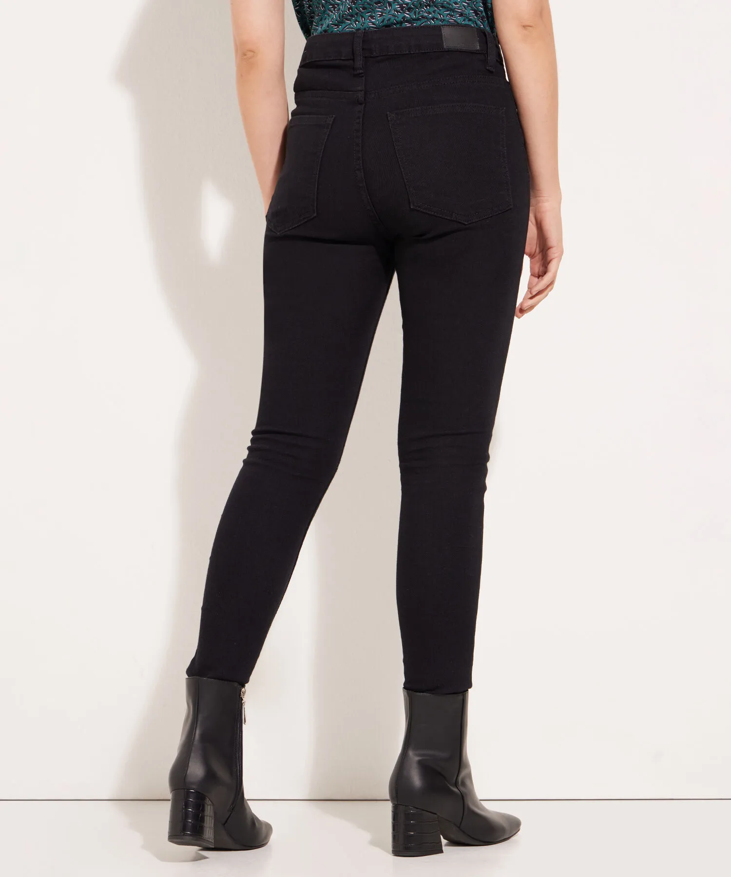 Jean Skinny Tiro Alto Tono Negro-