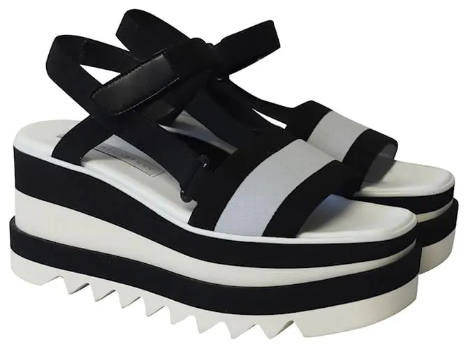 Stella Mc Cartney Sandalias con plataforma gruesa Elyse de Stella Mccartney en lona negra monocromática Negro 